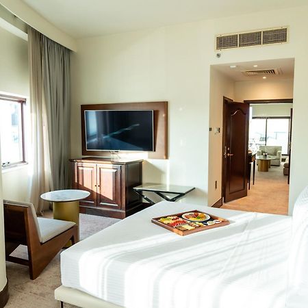 Majestic Cove Hotel - Formerly Le Meridien Fairway Dubaj Exteriér fotografie