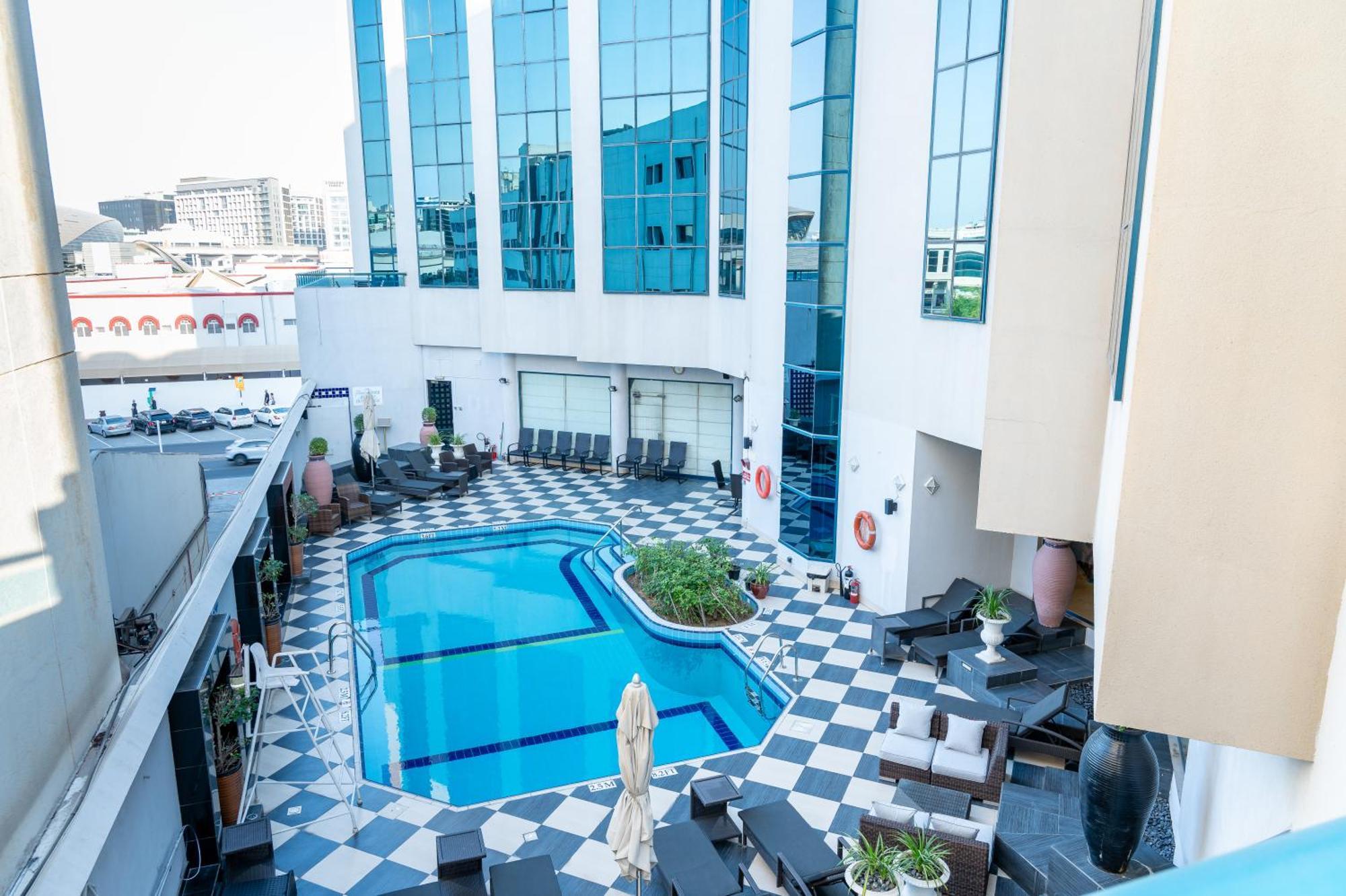 Majestic Cove Hotel - Formerly Le Meridien Fairway Dubaj Exteriér fotografie